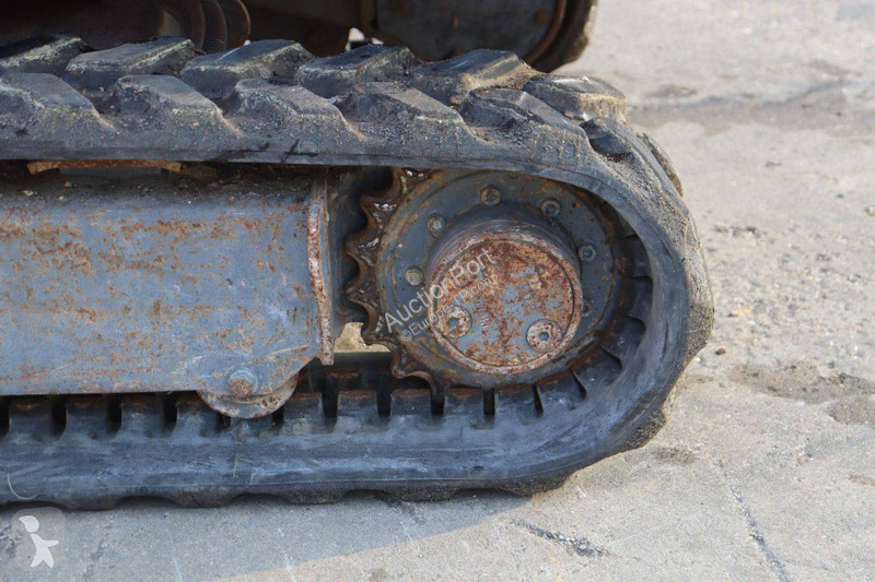 جرافة Takeuchi TB216