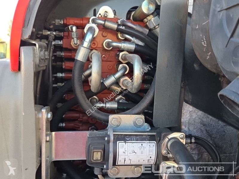 جرافة Wacker Neuson 2