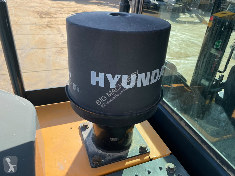 جرافة Hyundai HX220AL