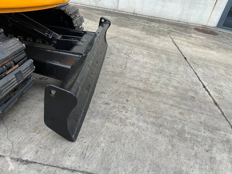 Escavadora JCB 8056