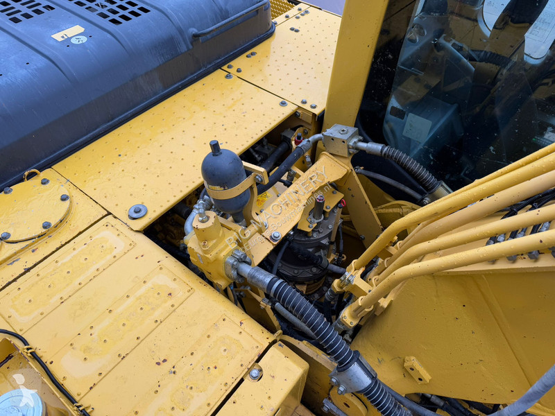 Lopatový nakládač Komatsu HB215LC-1 HB