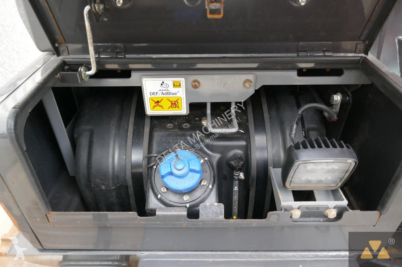 Escavadora Hitachi -7