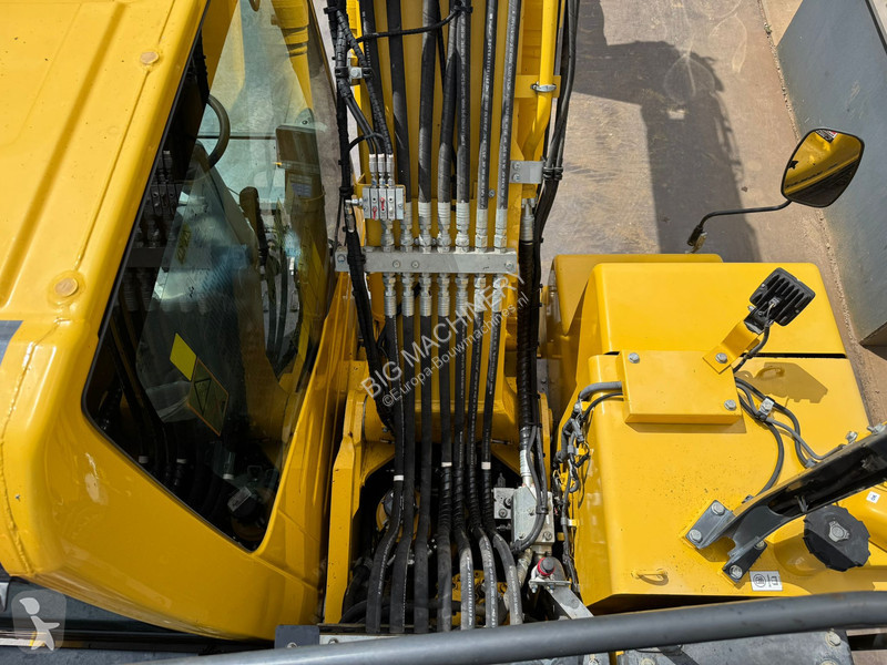 Excavator Komatsu -11