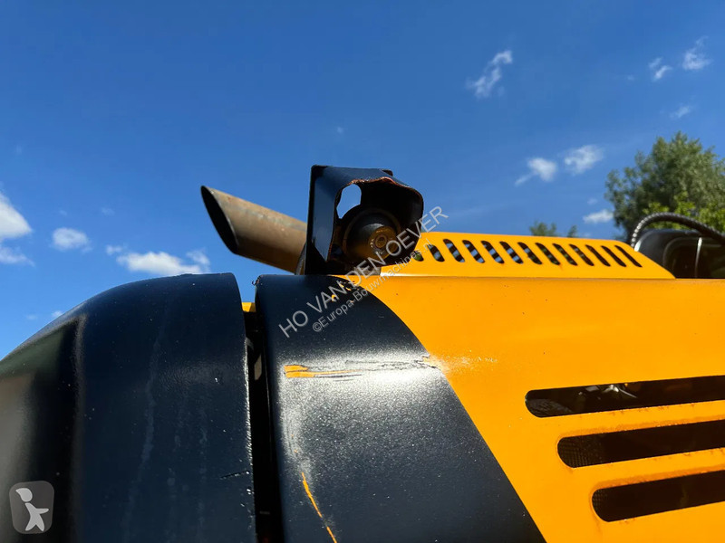 Excavator JCB