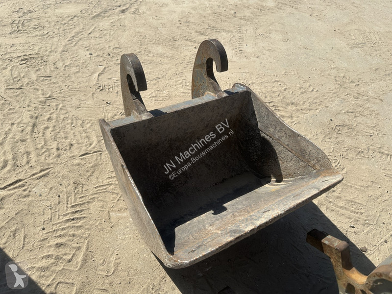 Excavadora Takeuchi 3 buckets