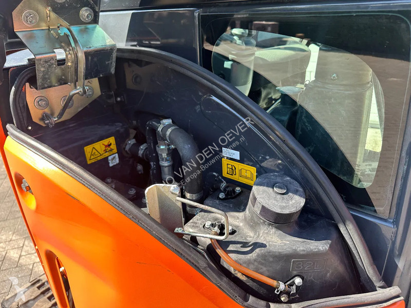 Escavadora Hitachi ZX26U-6CR