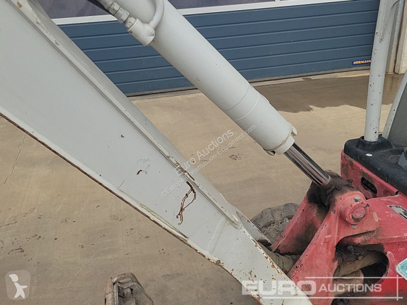 جرافة Takeuchi TB216