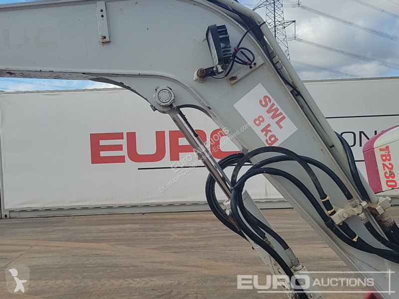 Escavadora Takeuchi 0