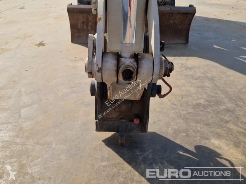 Escavadora Takeuchi TB216