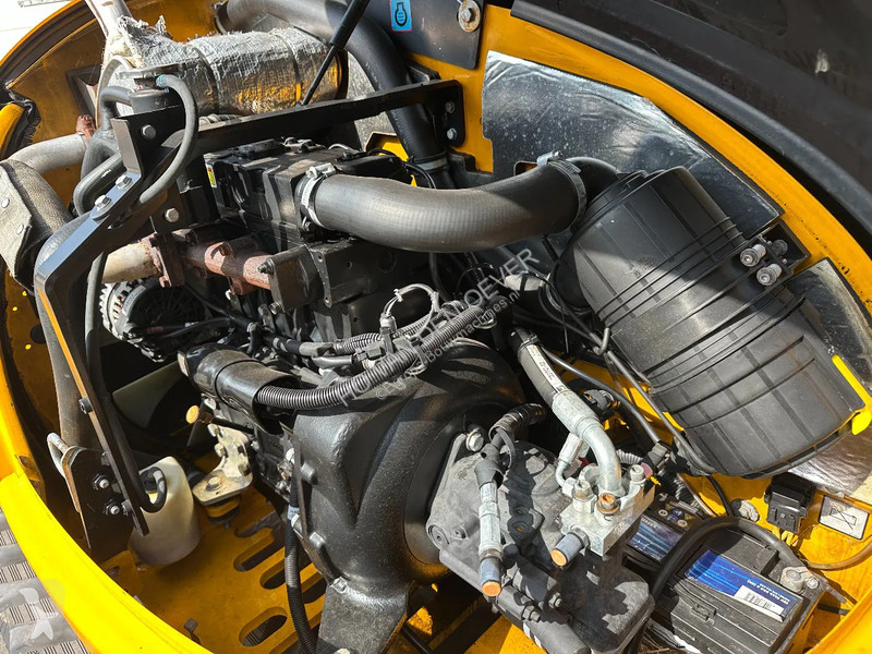 Excavator JCB