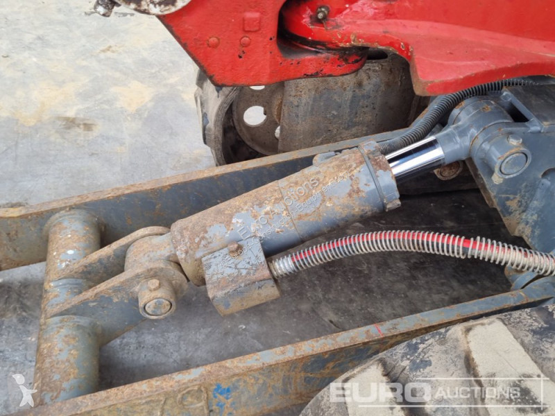 Escavadora Takeuchi TB216