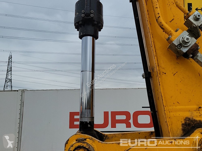 جرافة JCB 220XLC