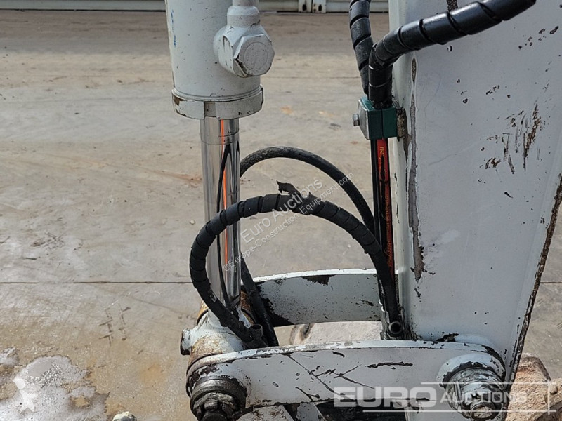 Escavadora Takeuchi TB240