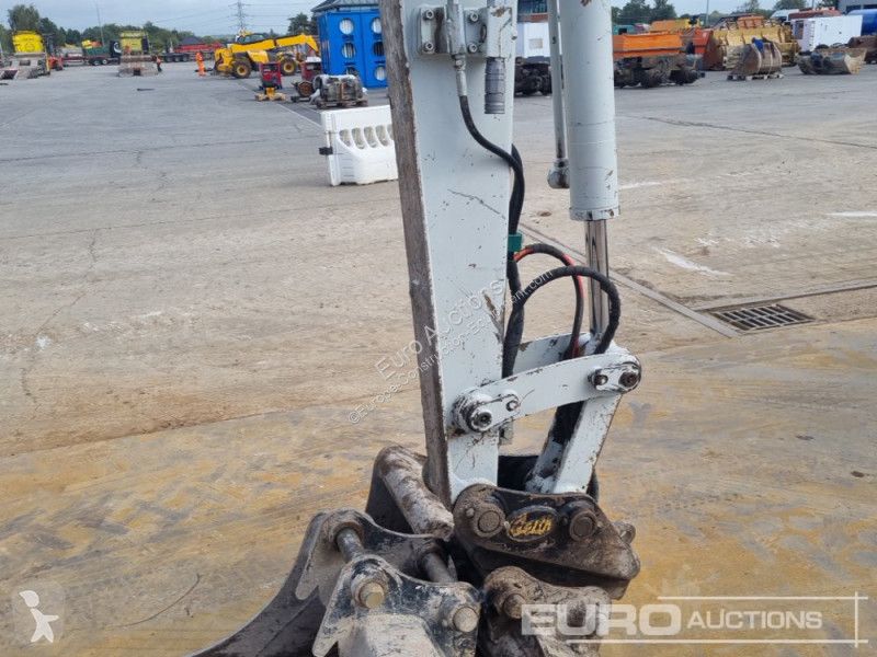 Escavadora Takeuchi TB240