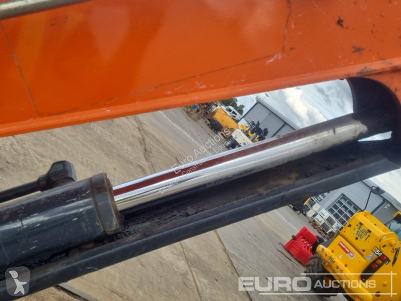 Excavadora Hitachi ZX26U-5A CLR