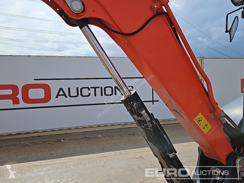 Lopatový nakládač Kubota U48-4