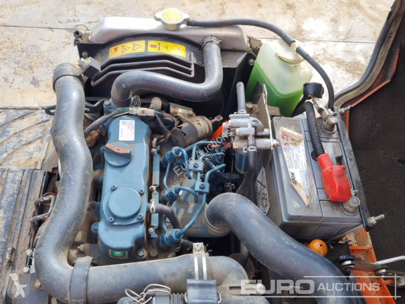Lopatový nakládač Kubota K008-3