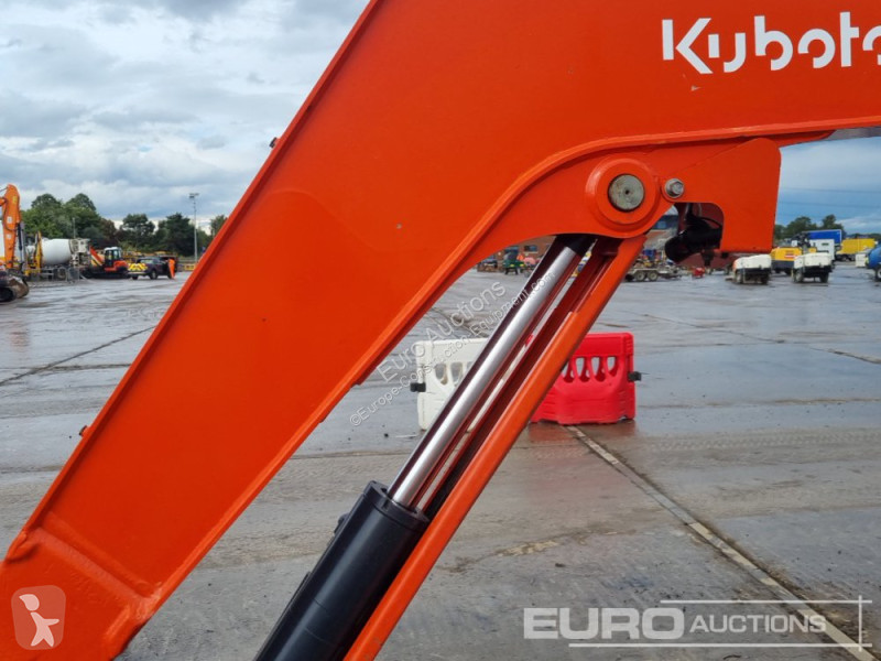 Lopatový nakládač Kubota U27-4