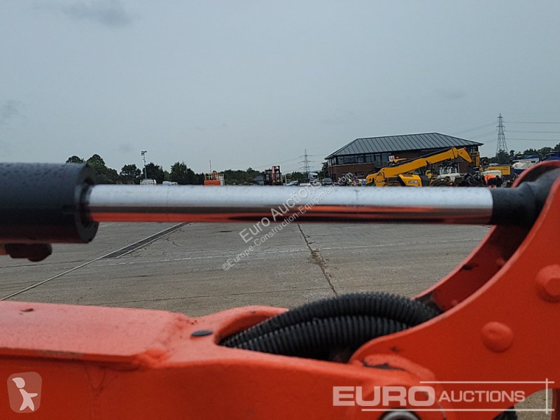 Lopatový nakládač Kubota KX015-4