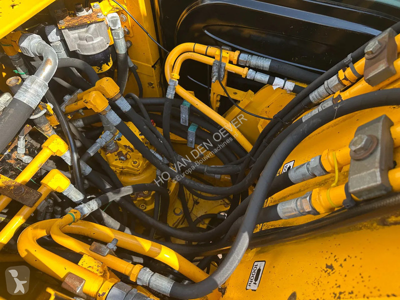 Lopatový nakládač JCB JS190