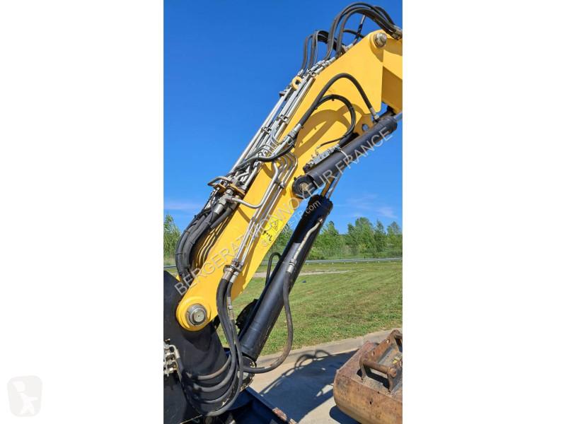 جرافة Yanmar SV120