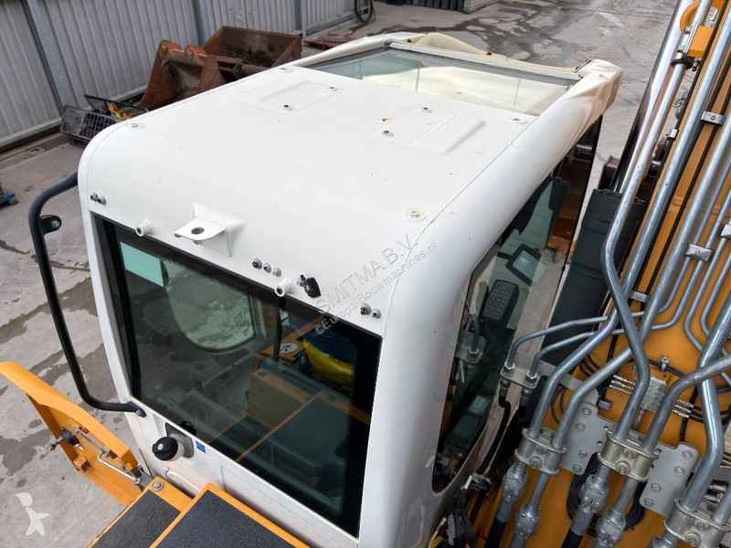 جرافة Liebherr R922 SLC