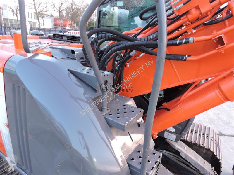 جرافة Hitachi ZX135