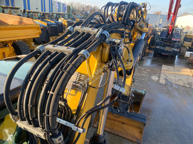 جرافة Caterpillar F