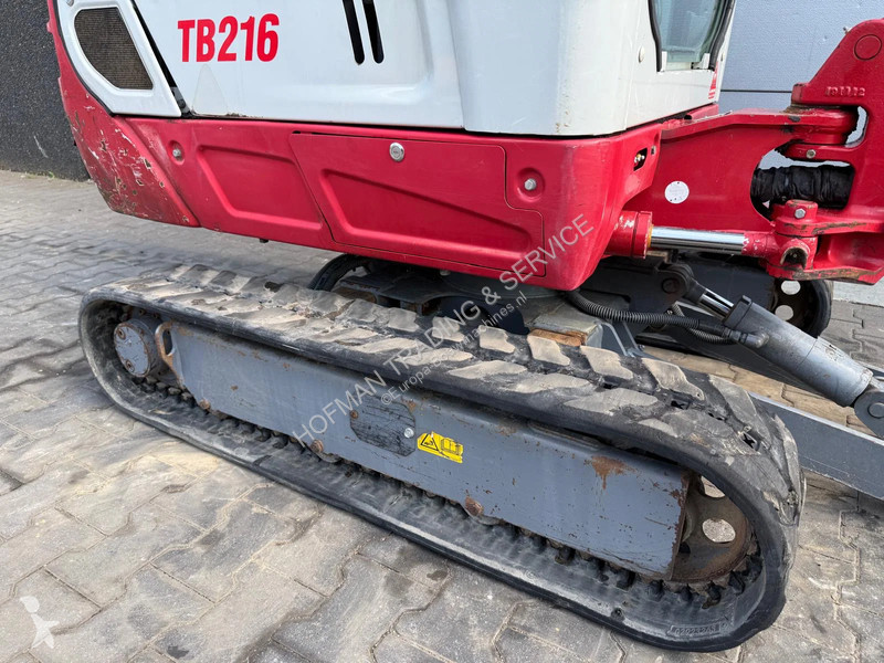 جرافة Takeuchi TB216