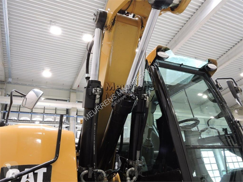 جرافة Caterpillar F