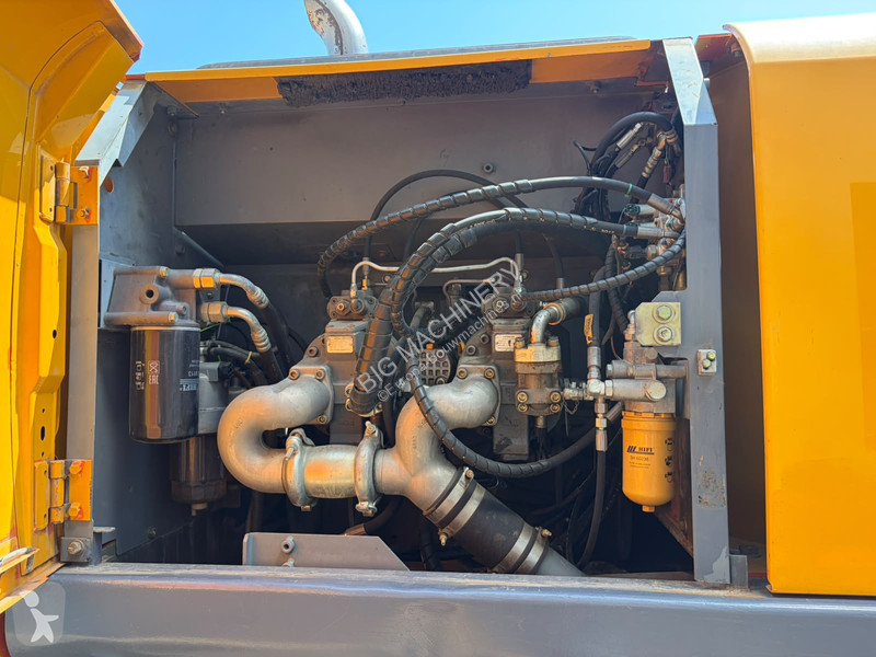 Lopatový nakládač Hitachi 3