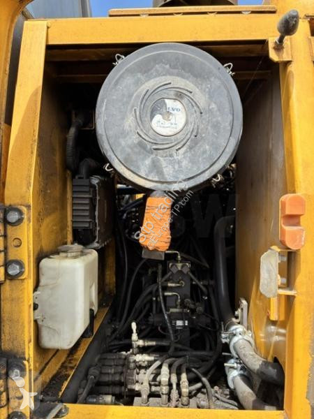 Rýpadlo Volvo EC210