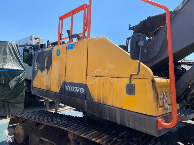 Rýpadlo Volvo EC 220 EL /Certificat CE endommagée