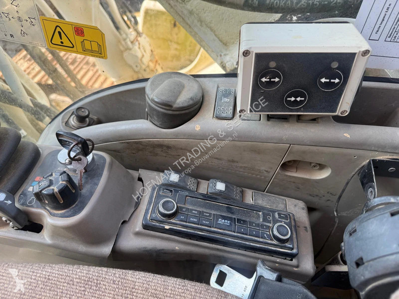 Lopatový nakládač Case CX250C