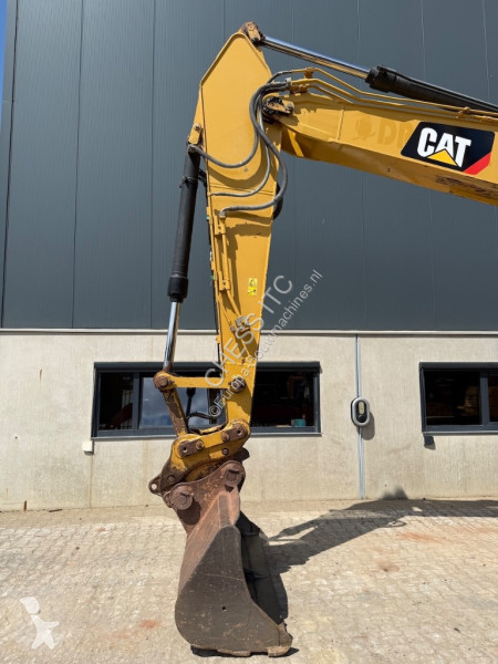 Escavatore Caterpillar L