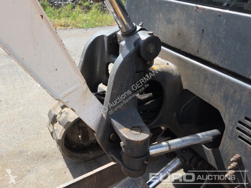 Багер Bobcat E20