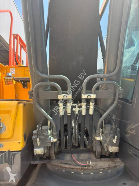 جرافة Volvo EC220ENL (Two Buckets)