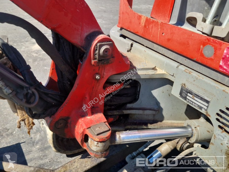 جرافة Volvo ECR25D