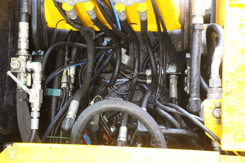 Excavator JCB