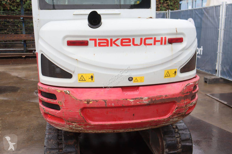 جرافة Takeuchi 0