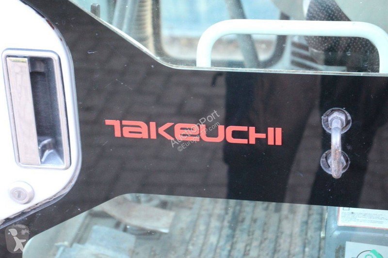 جرافة Takeuchi
