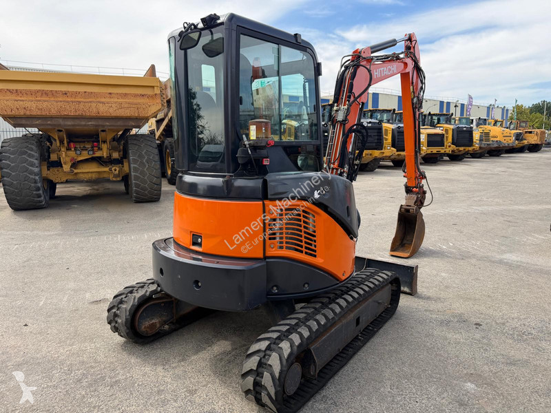 Excavadora Hitachi ZX38U .