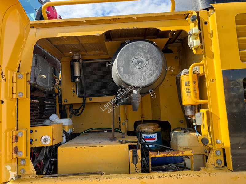 Екскаватор Caterpillar