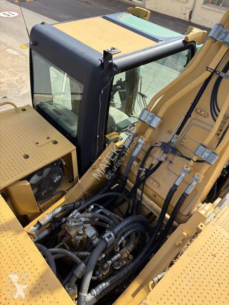 Escavadora Caterpillar