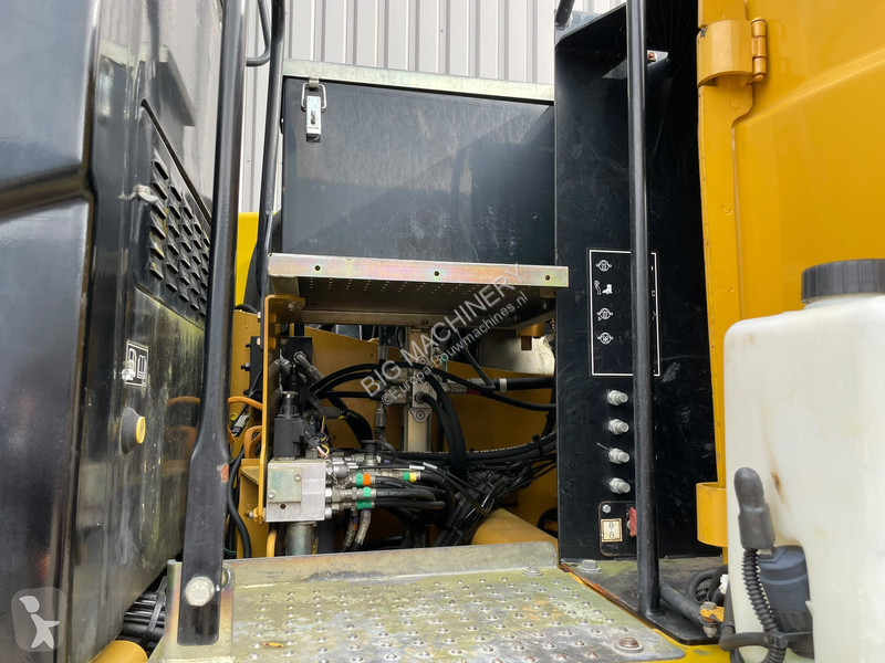 Escavadora Caterpillar D