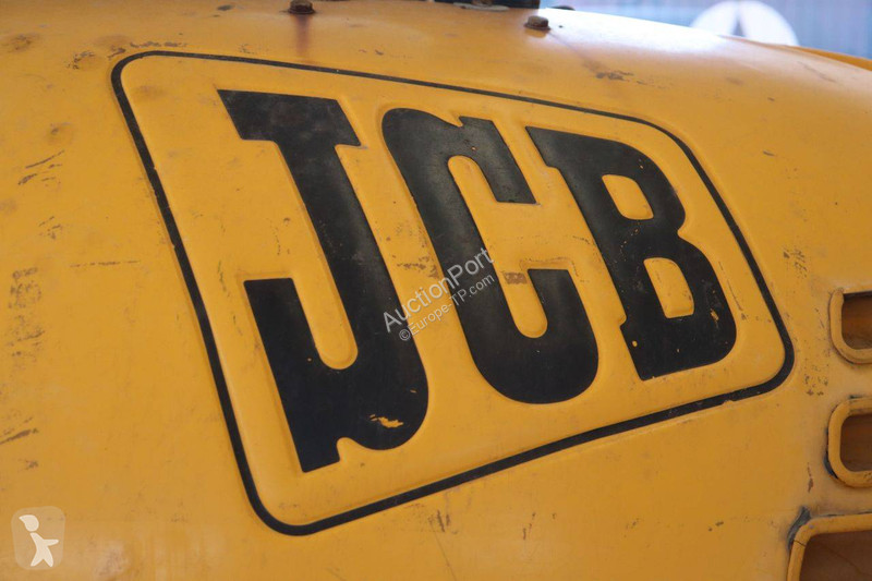 جرافة JCB 8056