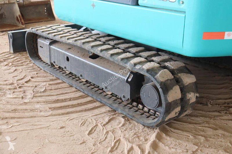 جرافة Kobelco 8