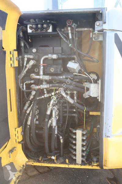 جرافة New Holland Kobelco