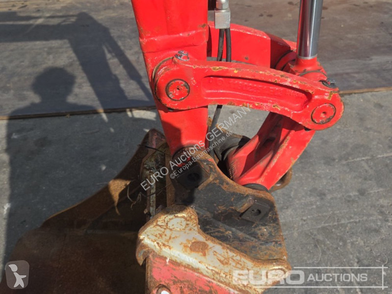 جرافة Volvo ECR25D