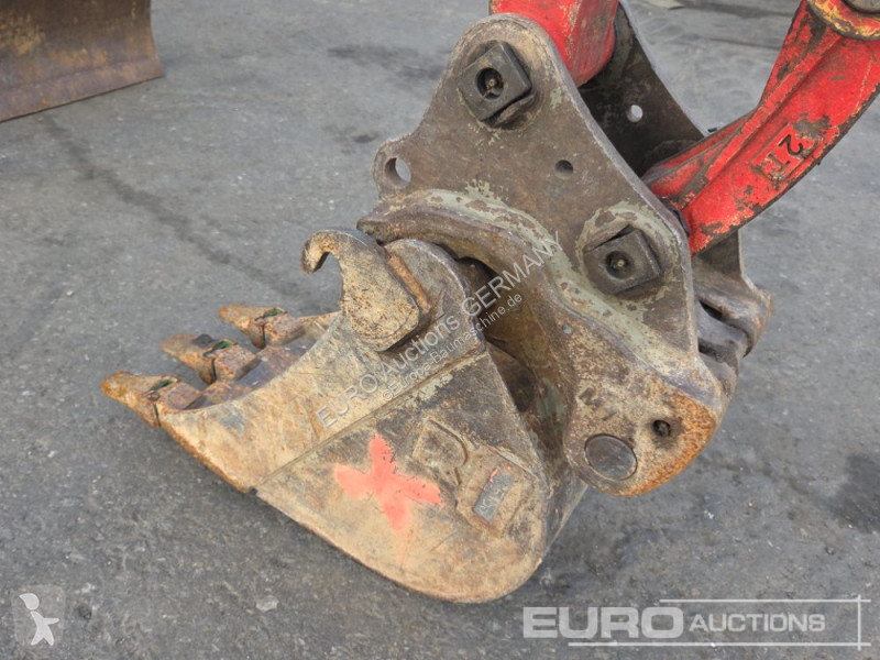 جرافة Volvo ECR25D